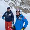 Ragnhild Mowinckel og Tron Moger oppe på toppen av alpinbakken. Begge smiler.